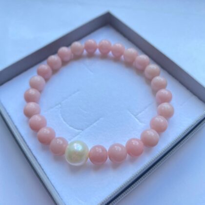 Opal bracelet in soft pink. 8mm stones.